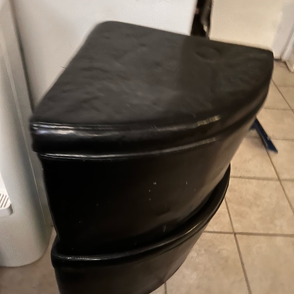 Two seats with storage. - Picture 2 of 3